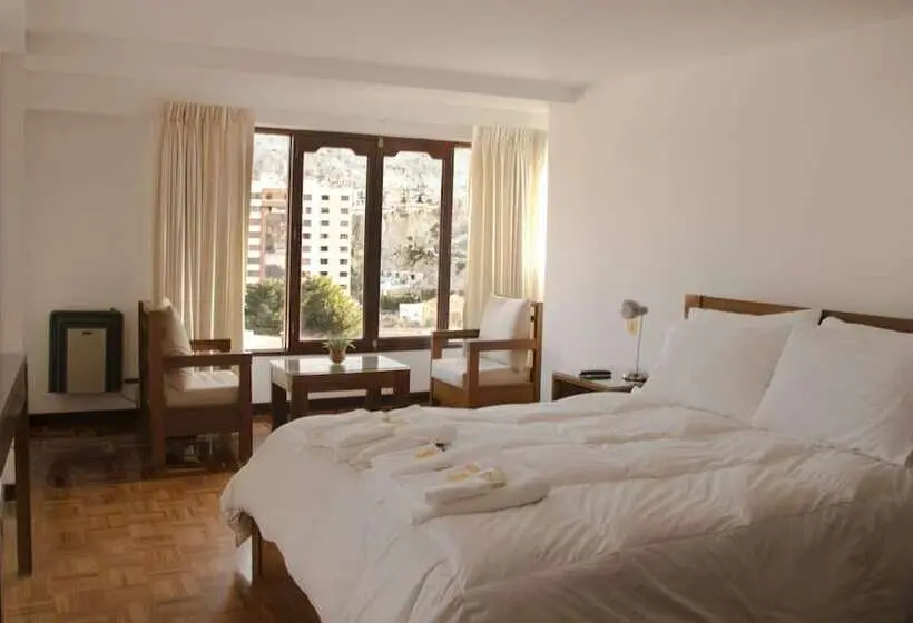 سوییت لوکس, Qhini Hotel Boutique