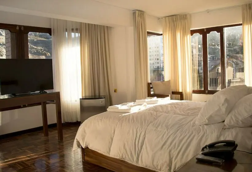 سوییت لوکس, Qhini Hotel Boutique