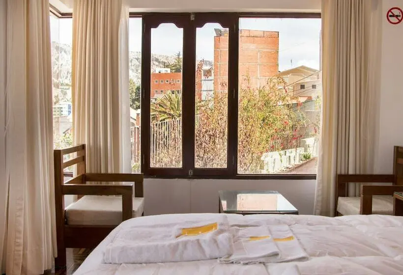 سوییت لوکس, Qhini Hotel Boutique