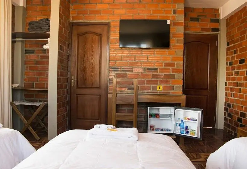 اتاق لوکس سه تخته, Qhini Hotel Boutique