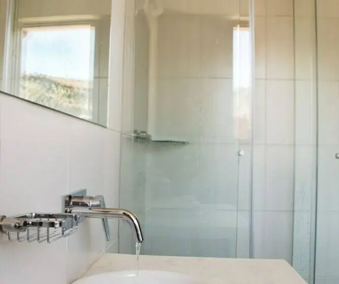 اتاق لوکس سه تخته, Qhini Hotel Boutique