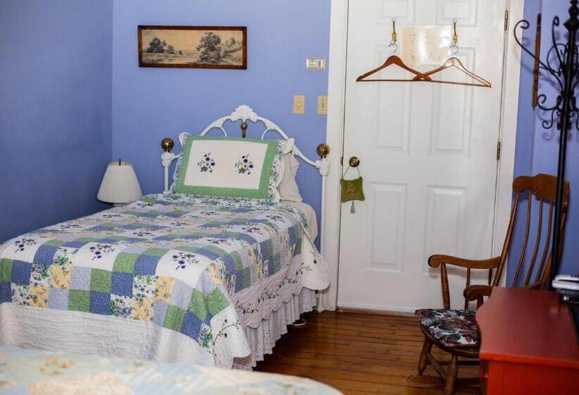 غرفة قياسية ثلاثية, Sylvan Inn Bed & Breakfast