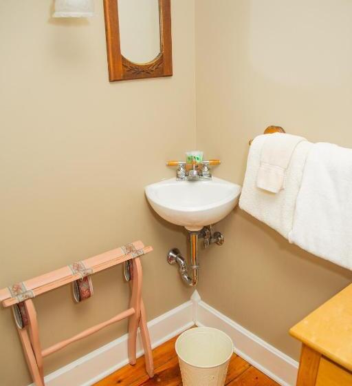 غرفة قياسية ثلاثية حمام مشترك, Sylvan Inn Bed & Breakfast