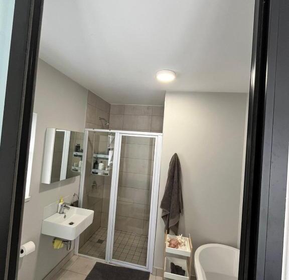 דירת חדר בקומת קרקע, Bellamare On 2nd