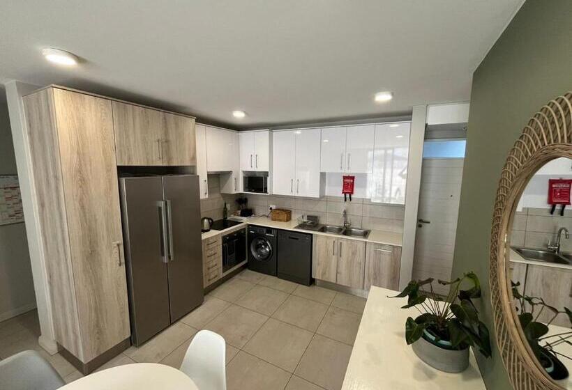 דירת חדר בקומת קרקע, Bellamare On 2nd