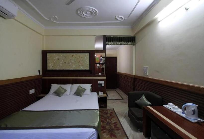 Номер Deluxe, Goroomgo Hotel Gandhi S Paradise Dharamshala