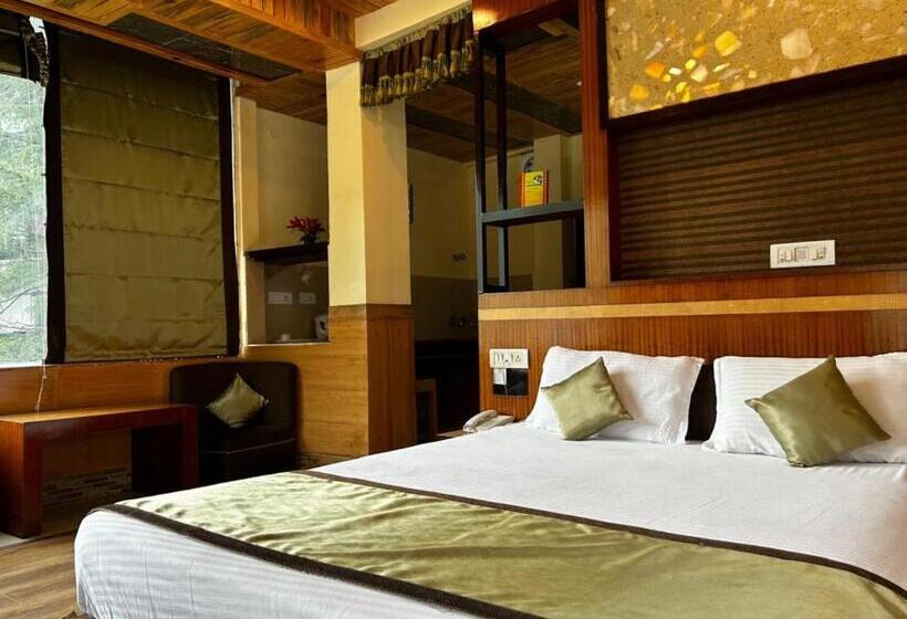 Номер Superior Кровать Кинг, Goroomgo Hotel Gandhi S Paradise Dharamshala