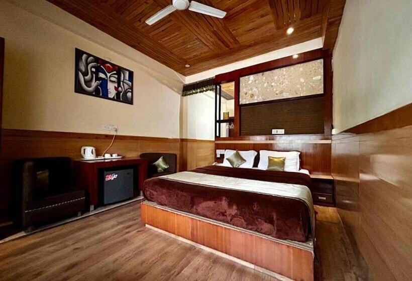 Трехместный Номер Deluxe, Goroomgo Hotel Gandhi S Paradise Dharamshala