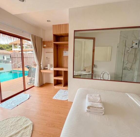 غرفة قياسية مطلّة علي حمام السباحة, So Sea Resort