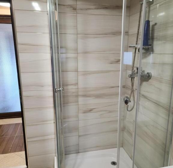 חדר סטנדרט לשלושה עם חדר אמבטיה משוף, Casa Maria