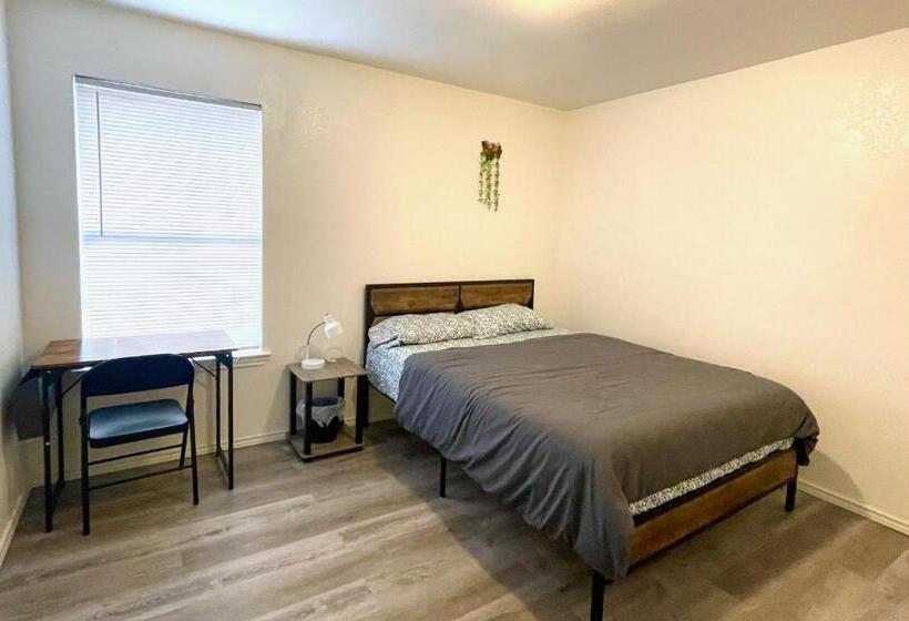 اتاق استاندارد با سرویس بهداشتی مشترک, Private Room Near Downtown Dallas9