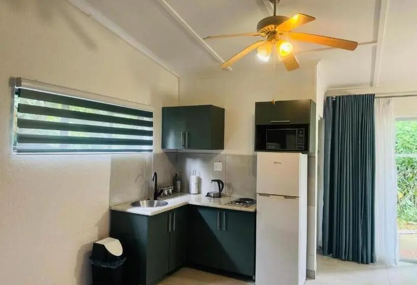 اتاق استاندارد, Room In Guest Room Busa House Self Catering Guest House