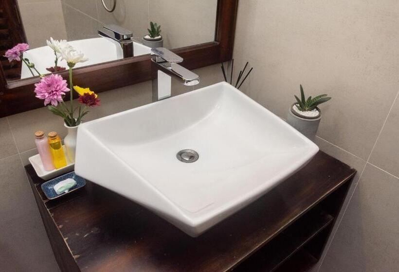 스탠다드 발코니 스튜디오, Abie Villa