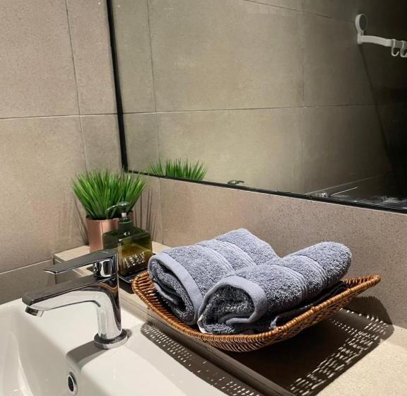 إستديو قياسى مطل على حمام السباحة, Getawayhub Roxy Sematan Beach Apartment