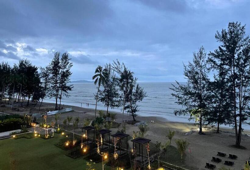 Студио Стандарт Вид на Бассейн, Getawayhub Roxy Sematan Beach Apartment