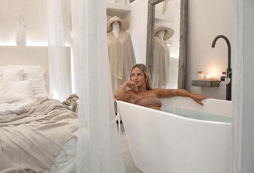 سوئیت جونیور با استخر, Jungle Luxe