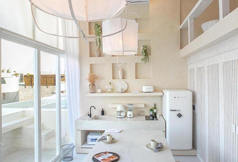 سوئیت با بالکن, Jungle Luxe