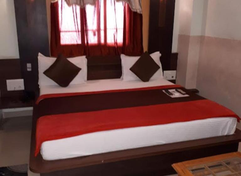 חדר דלוקס, Madhav Ahmedabad