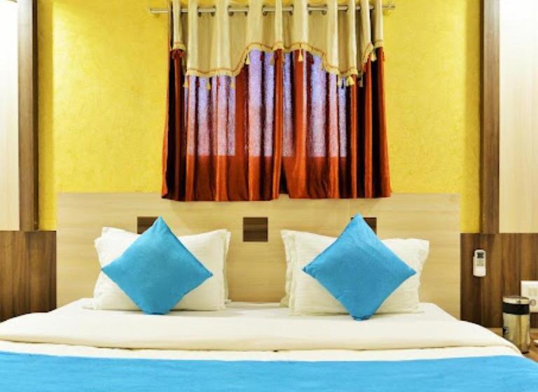 חדר דלוקס, Madhav Ahmedabad