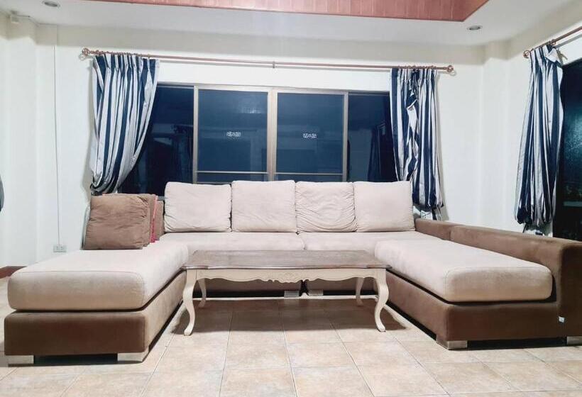 חדר משפחתי, Poo Villa Rawai