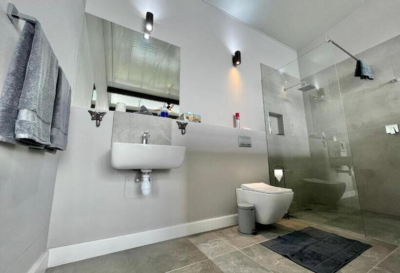 חדר דלוקס עם מרפסת נוף לים, Die Uitzicht Guesthouse   Knysna