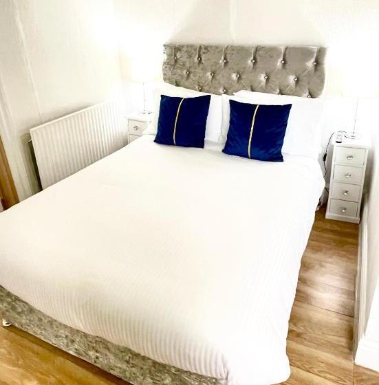اتاق استاندارد, Double Room With Private Bathroom Partial Tower View 16 Havelock Street   5