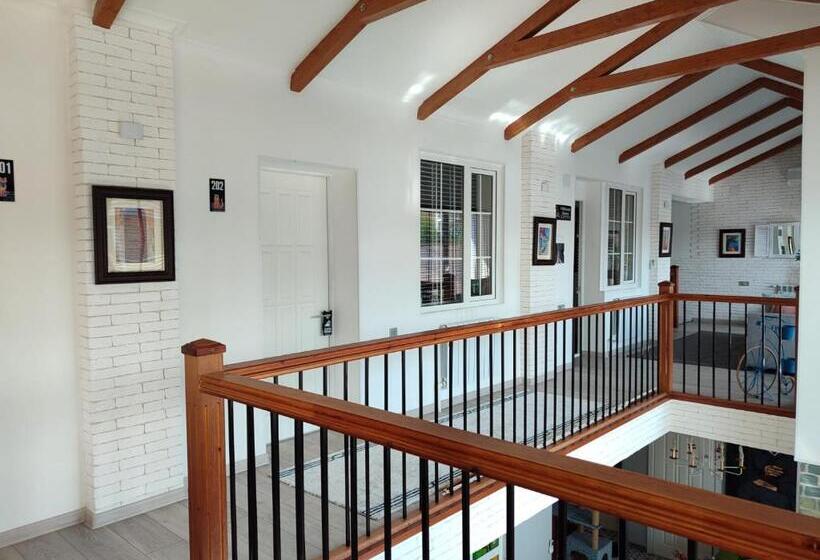 اتاق اکونومی, The Oldman House