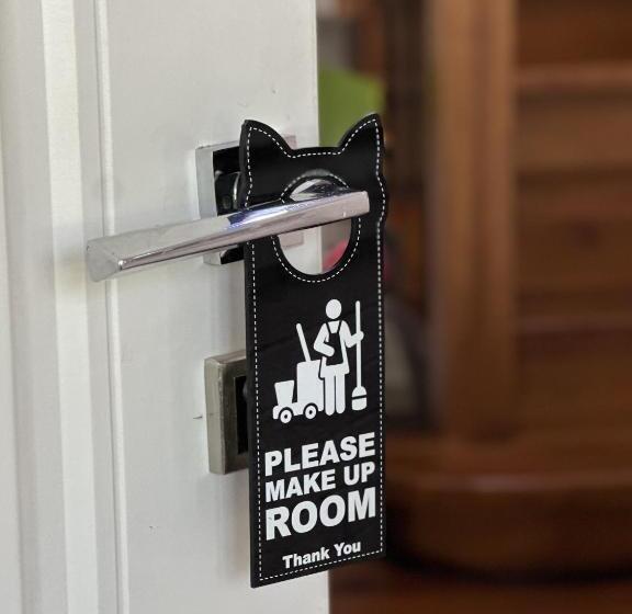 اتاق اکونومی, The Oldman House