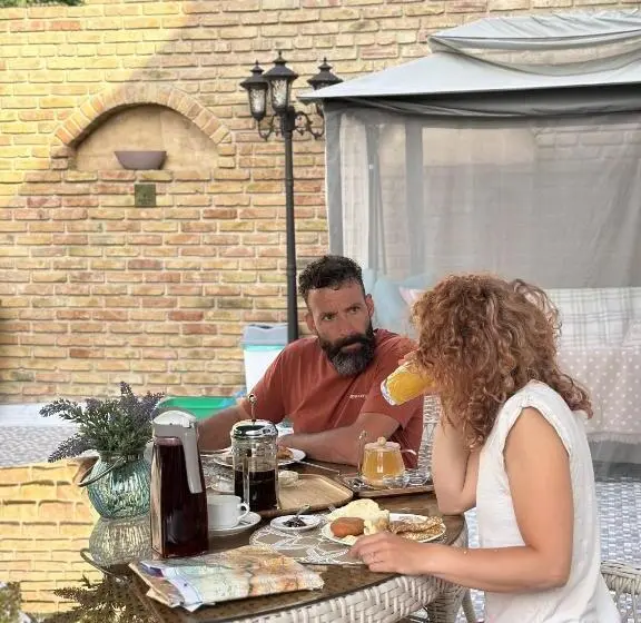 اتاق اکونومی, The Oldman House
