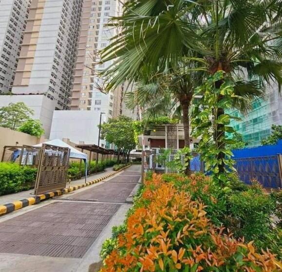 آپارتمان 1 خوابه با چشمانداز استخر, 2br Pioneer Woodland Sm Light Boni Mandaluyong,metro Manila