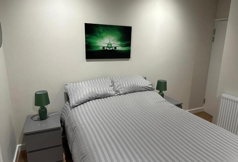 이코노미 룸, Cedarwood B&b