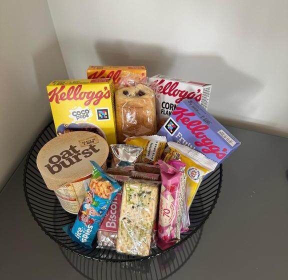 패밀리 룸, Cedarwood B&b