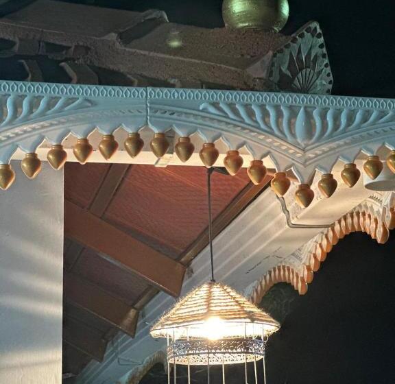 经济房, Kukoo Huts