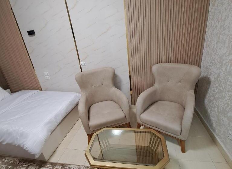 اتاق اکونومی, Passant