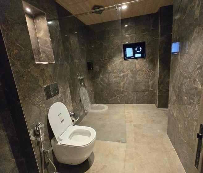 高级套房, Western