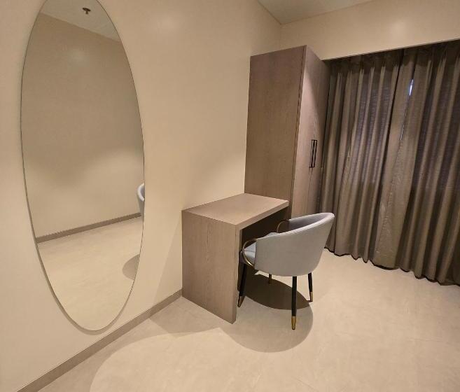 高级套房, Western