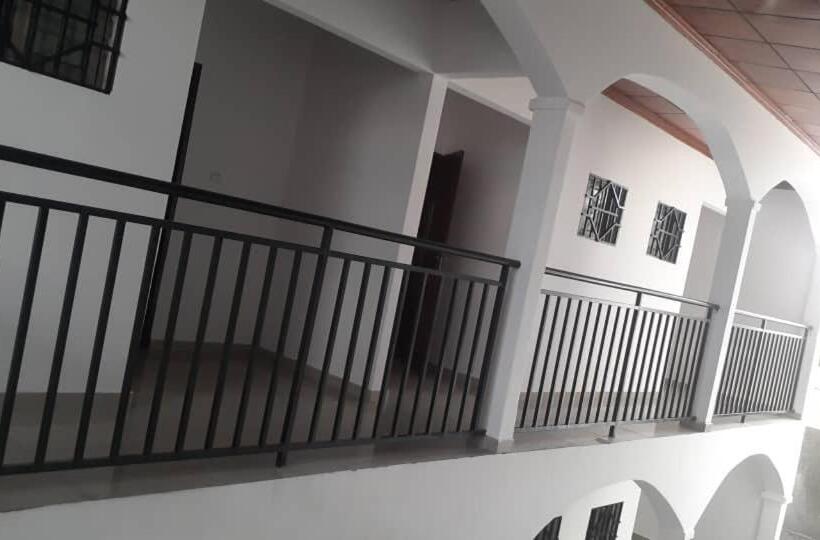 استودیوی استاندارد, Le Panini Hôtel Auberge