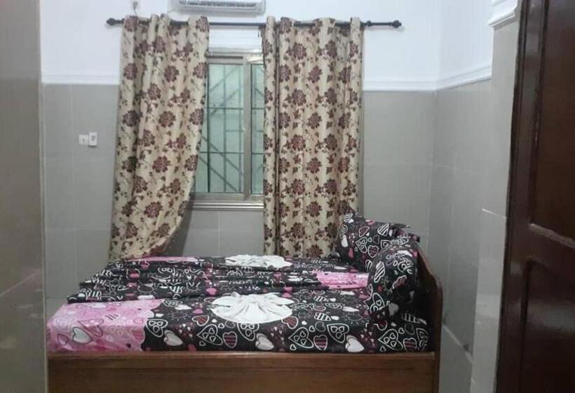 استودیوی استاندارد, Le Panini Hôtel Auberge