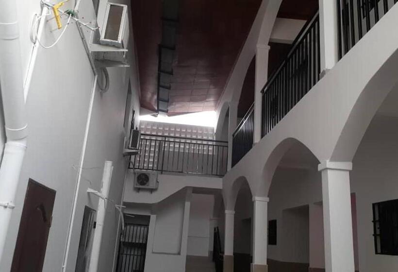 استودیوی استاندارد, Le Panini Hôtel Auberge