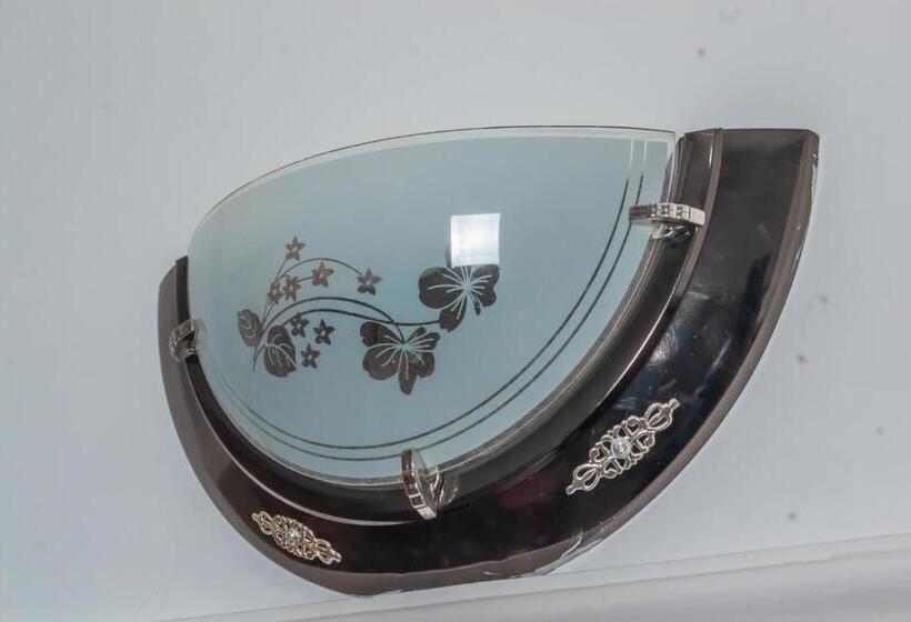 استودیوی استاندارد, Le Panini Hôtel Auberge