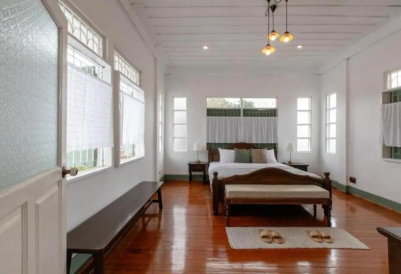 اتاق استاندارد با سرویس بهداشتی مشترک, Shinophat S House บ้านชิโนภาส เชียงราย
