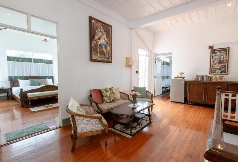 اتاق استاندارد با سرویس بهداشتی مشترک, Shinophat S House บ้านชิโนภาส เชียงราย