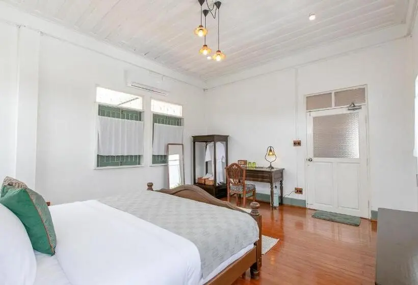 اتاق استاندارد با سرویس بهداشتی مشترک, Shinophat S House บ้านชิโนภาส เชียงราย