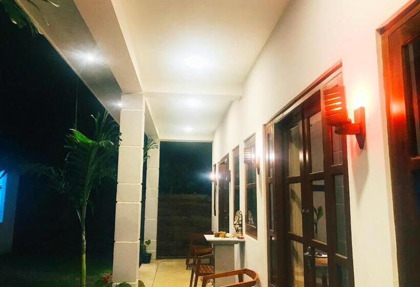 Номер Стандарт Вид на Сад, Chamara Inn