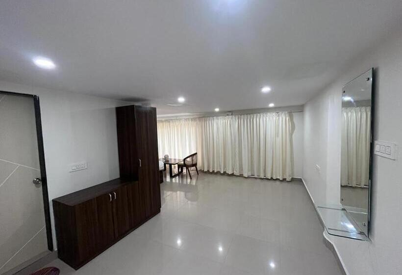 חדר סטנדרט עם מיטת קינג, Sanctum Beach Resorts