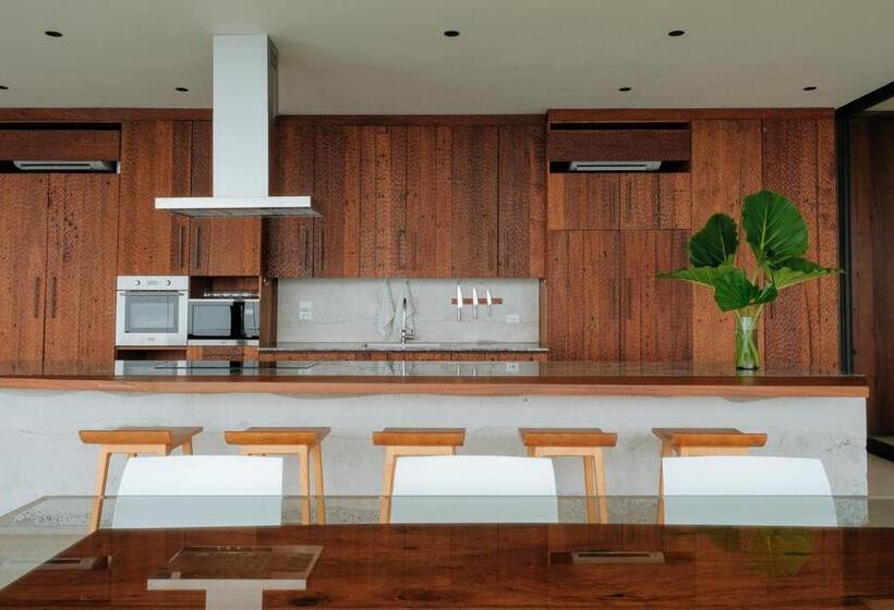 패밀리 룸 산 전망, Hill House