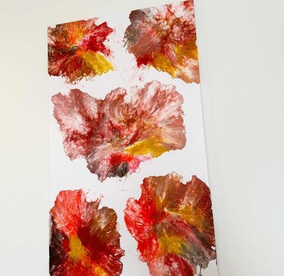 غرفة قياسية مزوَّدة بشُرفة, Ambar