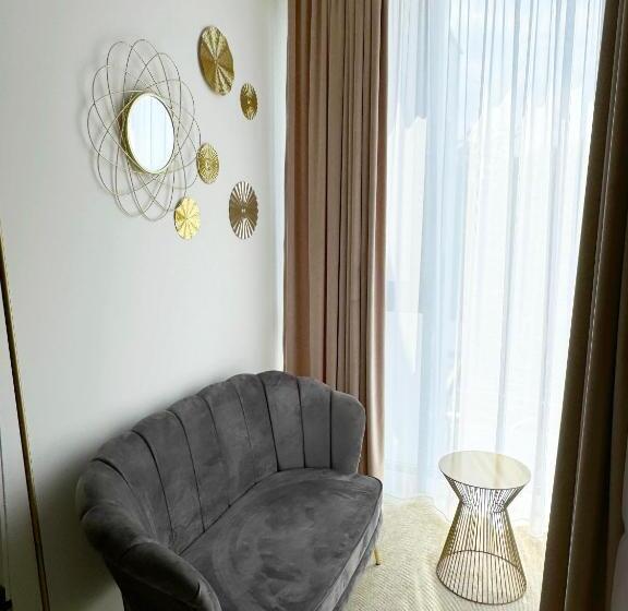 غرفة ديلوكس, Ambar