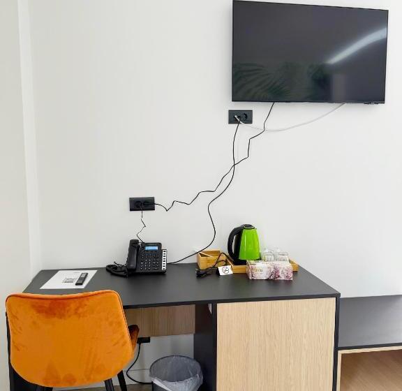 جناح مزود بتراس, Ambar