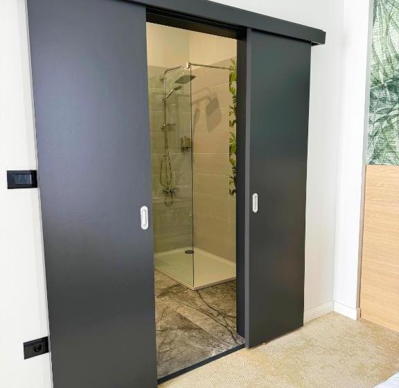 جناح مزود بتراس, Ambar